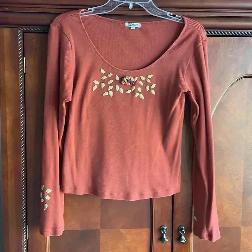 Cordelia flower trimmed tee